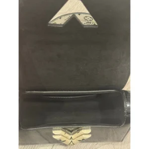 Alternative view of Lv twist black patent