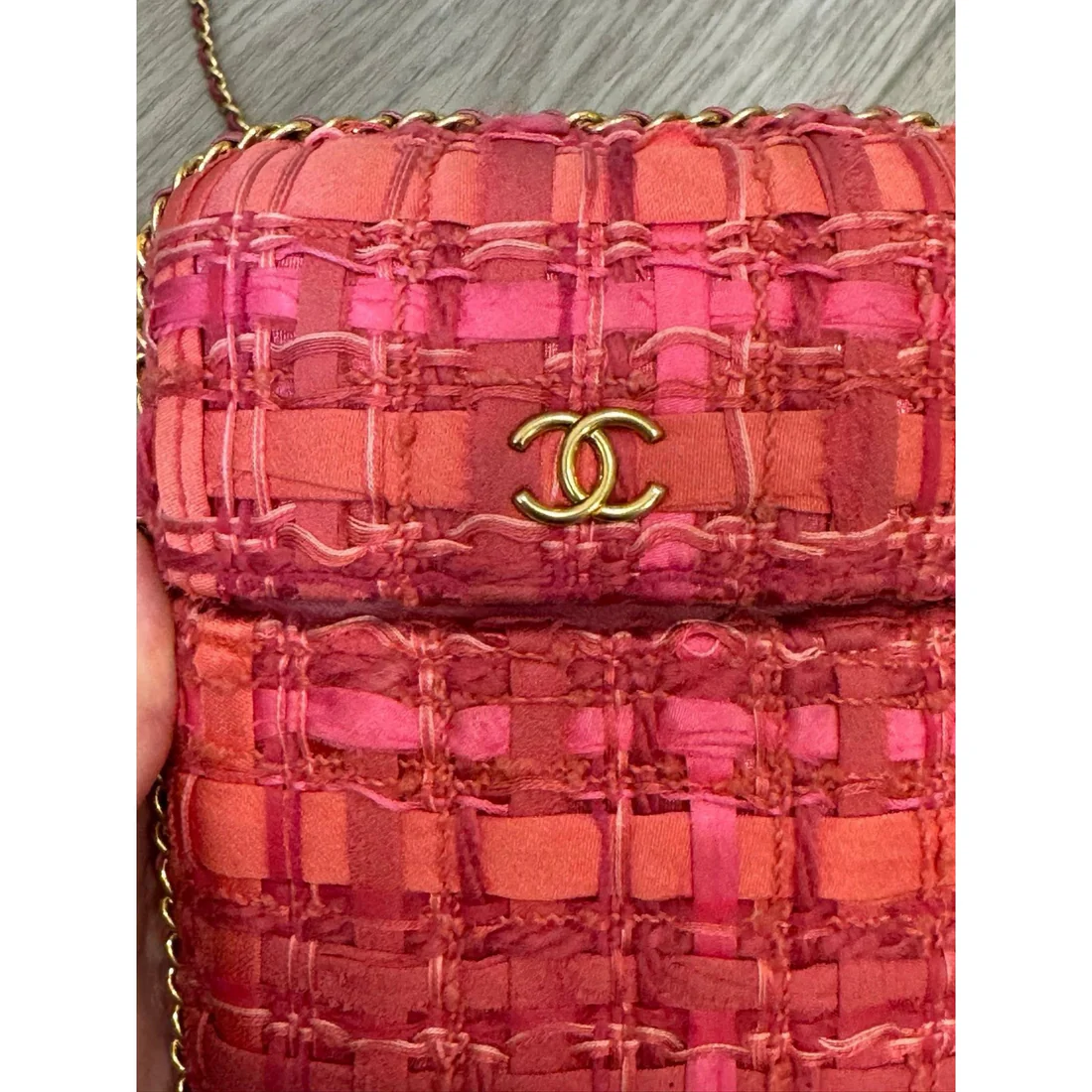 Chanel pink Tweed Chain Around Phone Holder. - Image 5
