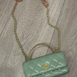 Cc top handle phone holder