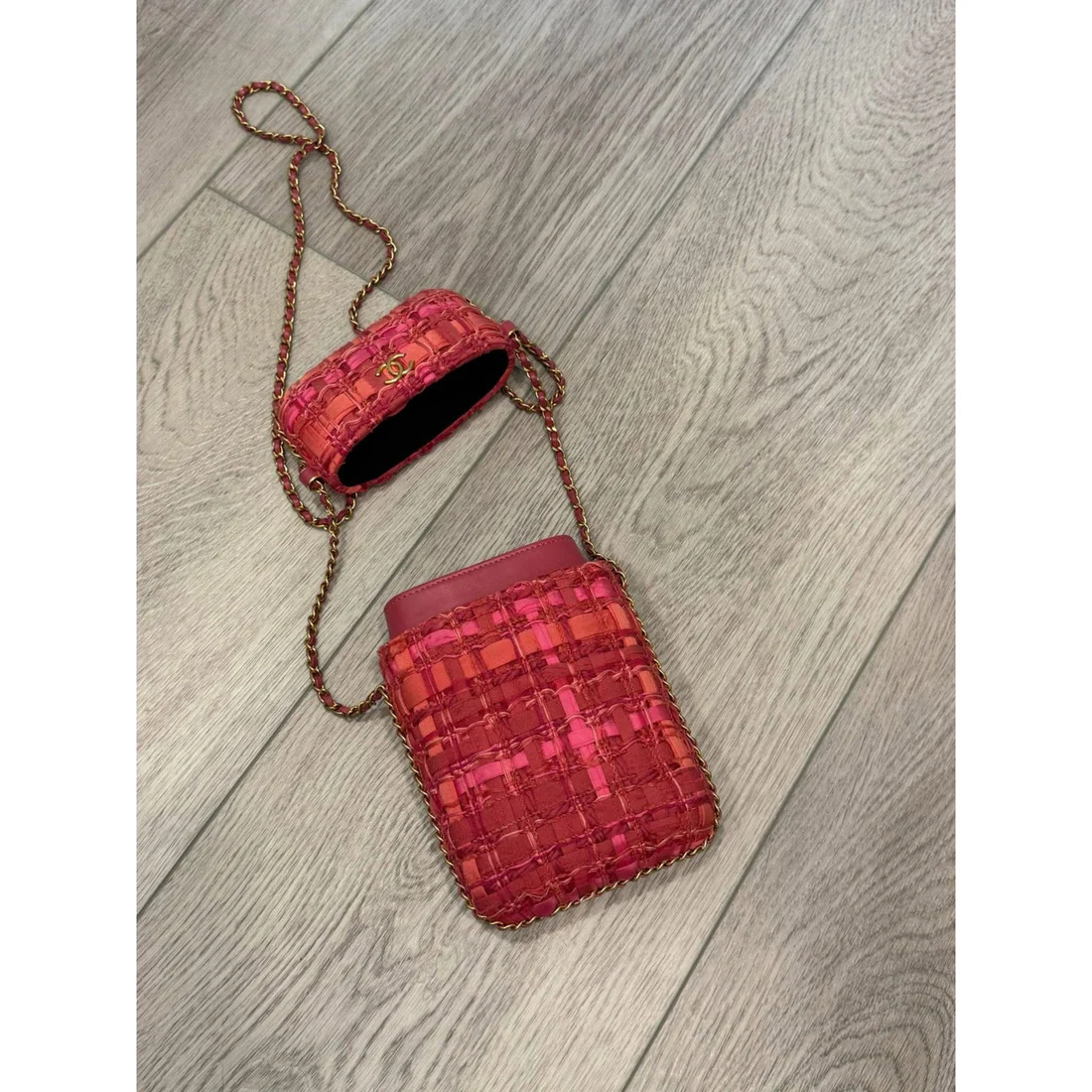 Chanel pink Tweed Chain Around Phone Holder. - Image 4