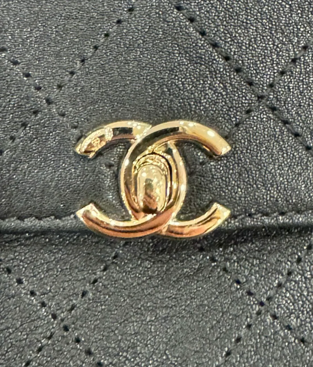 Chanel Calfskin Shoulder bag - Image 2