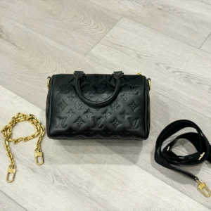 Louis Vuitton speedy 22 monogram embossed