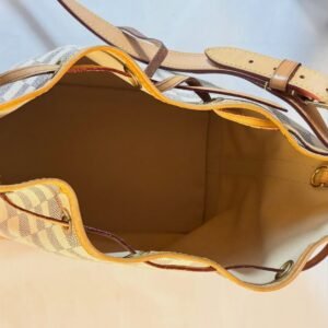 Alternative view of Beautiful Azur Noe Bb