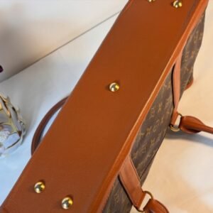Alternative view of Beautiful Vintage Weekend Pm Tote