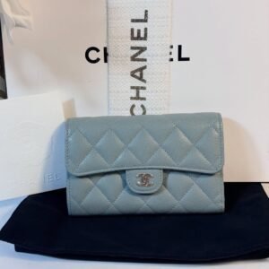 Quilted Medium Caviar Wallet Gris