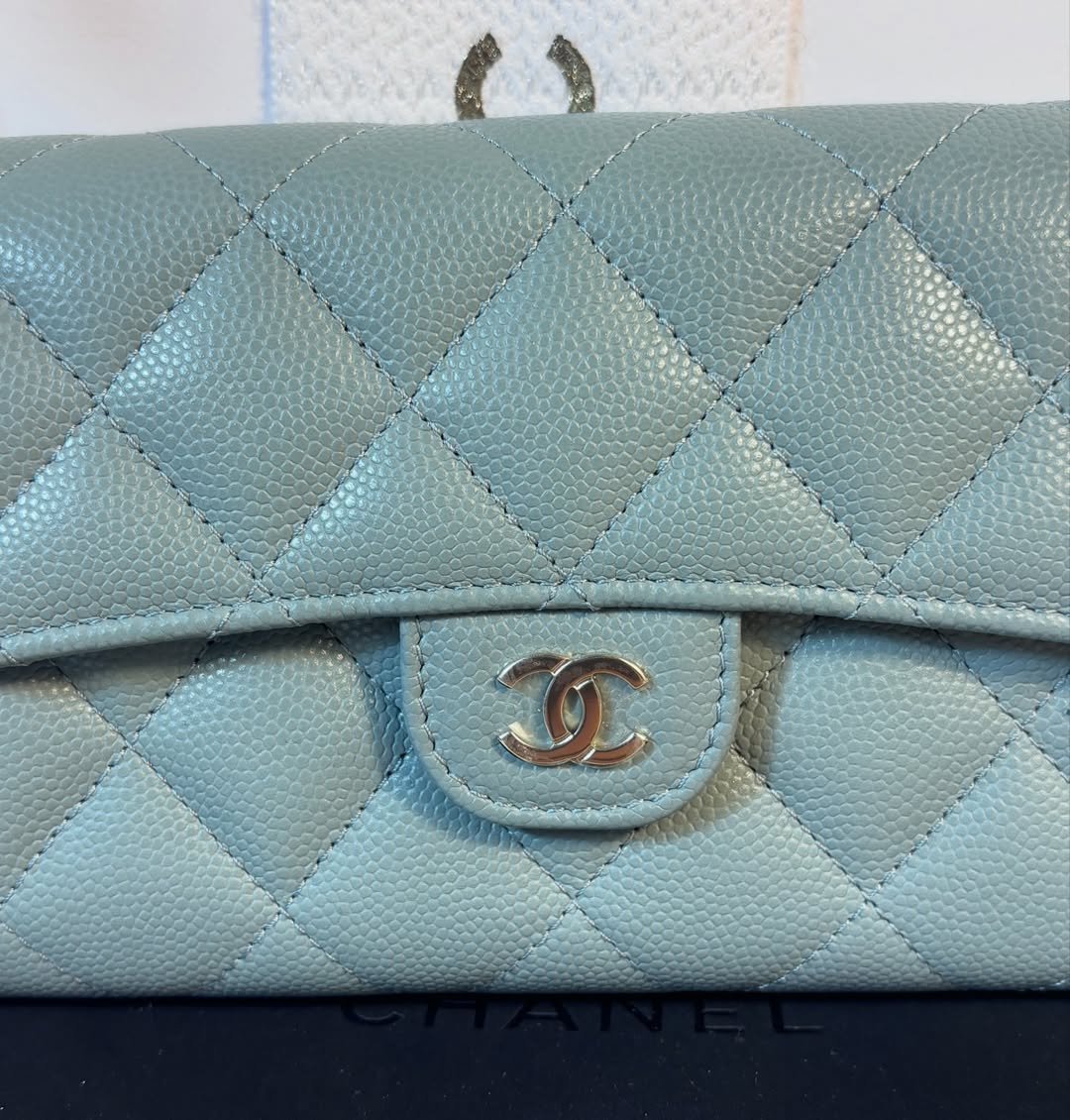Quilted Medium Caviar Wallet Gris - Image 9
