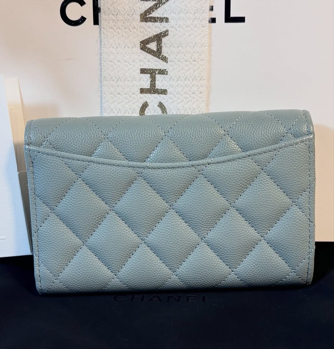 Quilted Medium Caviar Wallet Gris - Image 10