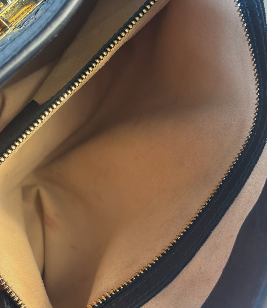 Beautiful Black Guccissima Padlock Tote - Image 2