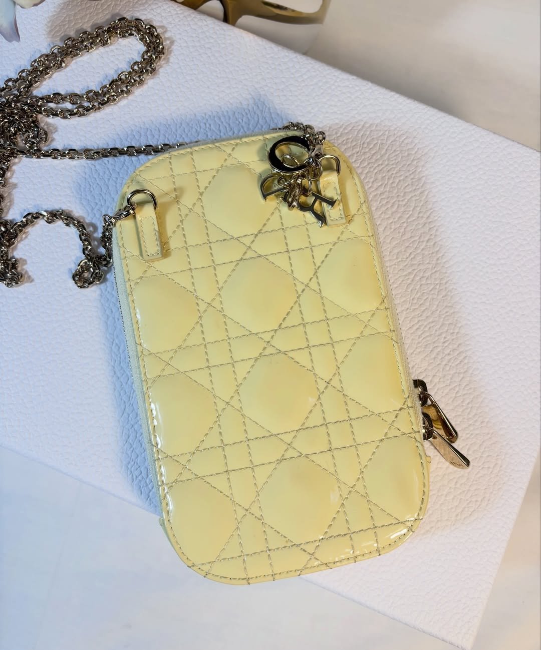 Gorgeous Lady Patent Call’in Phone Holder