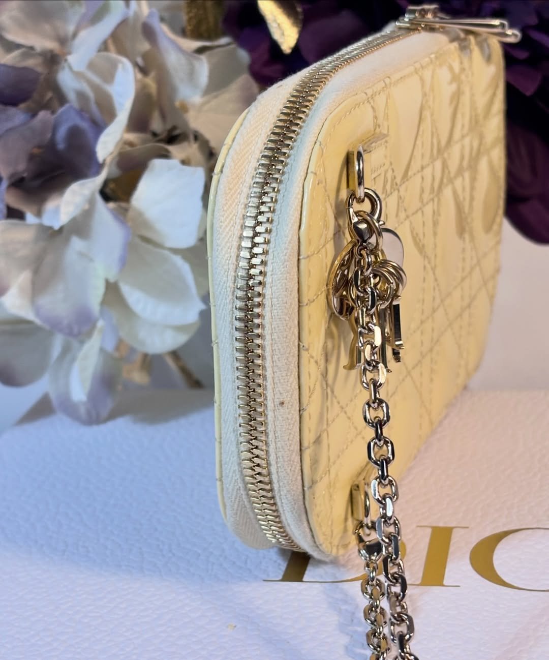 Gorgeous Lady Patent Call’in Phone Holder - Image 7