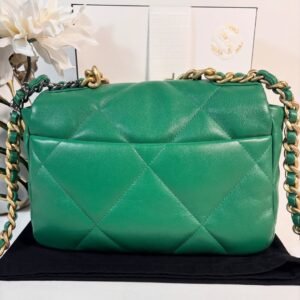 Alternative view of Spectacular 22A 19 Flap Bag Green