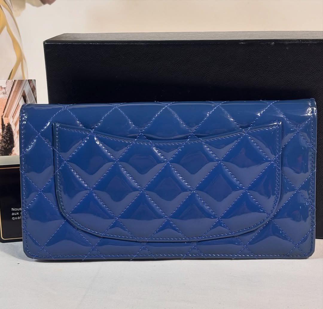 Stunning Interlocking Cc Logo Bifold Blue