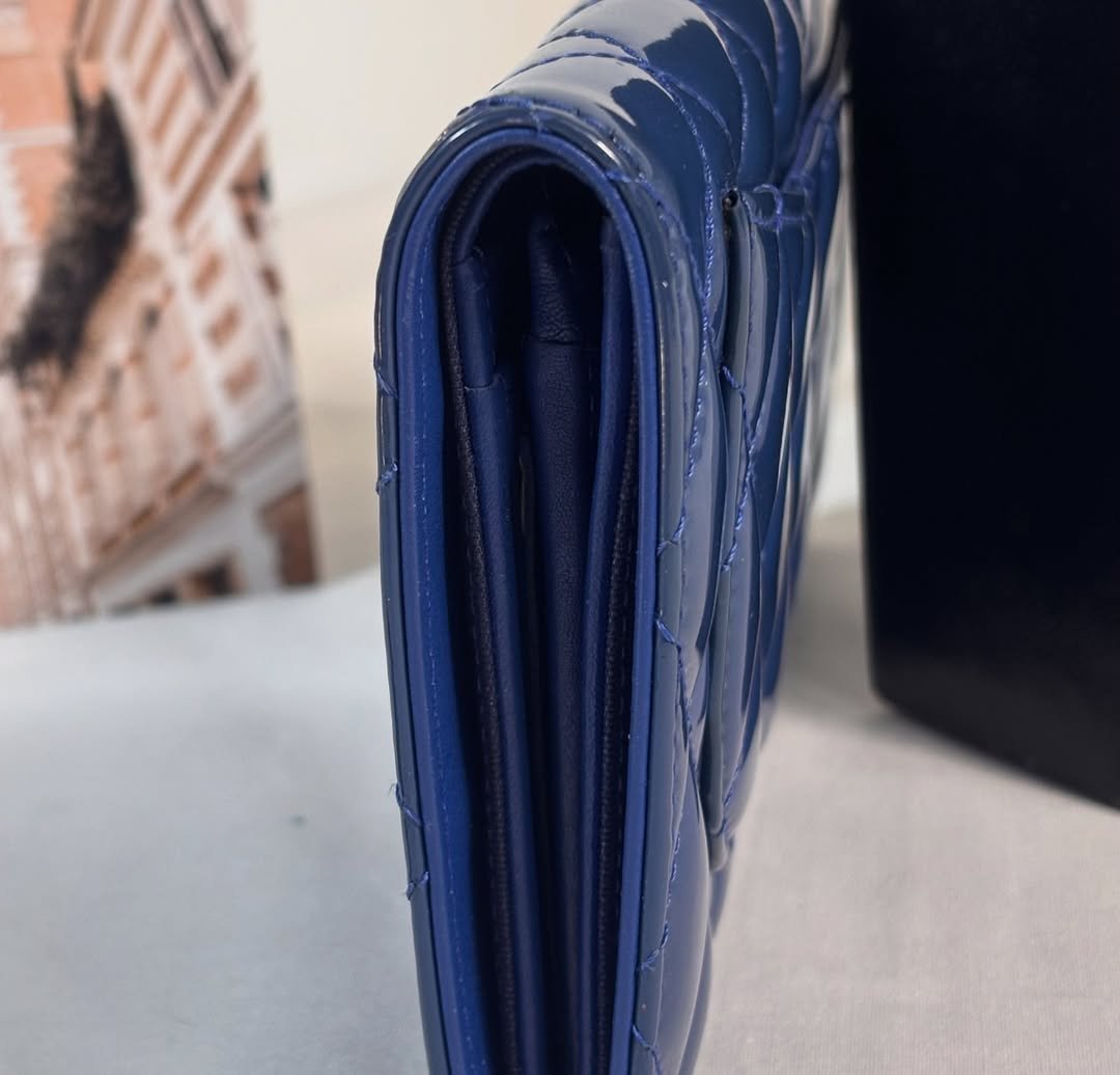 Stunning Interlocking Cc Logo Bifold Blue - Image 4