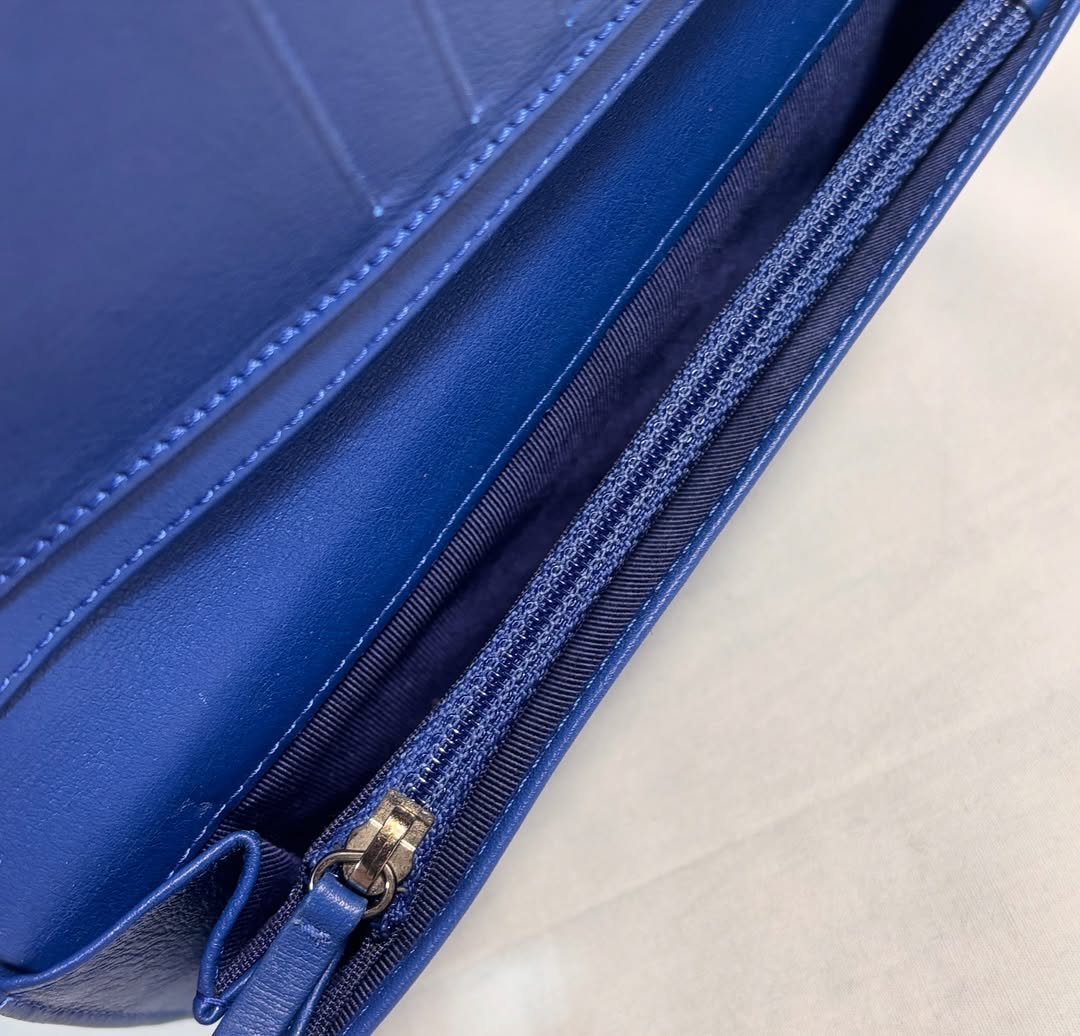 Stunning Interlocking Cc Logo Bifold Blue - Image 3