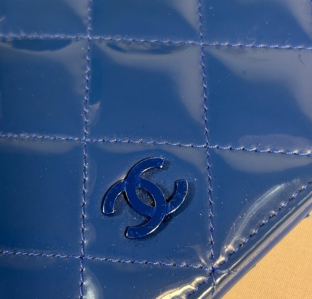 Stunning Interlocking Cc Logo Bifold Blue - Image 5
