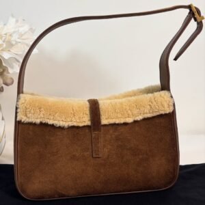 Alternative view of Le 5 a 7 Hobo Sherpa / Suede