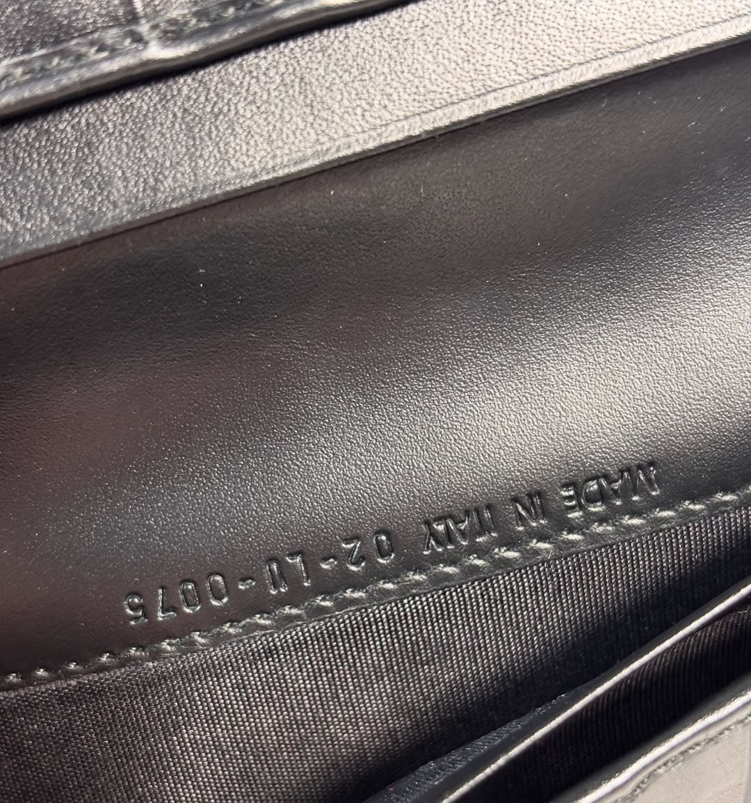Gorgeous Oblique Saddle Wallet - Image 9