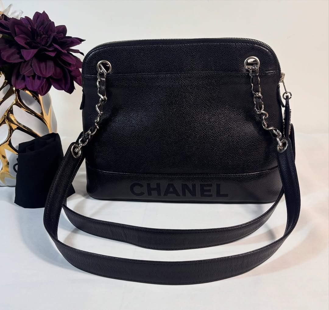 Gorgeous Vintage Logo Chain Tote Black