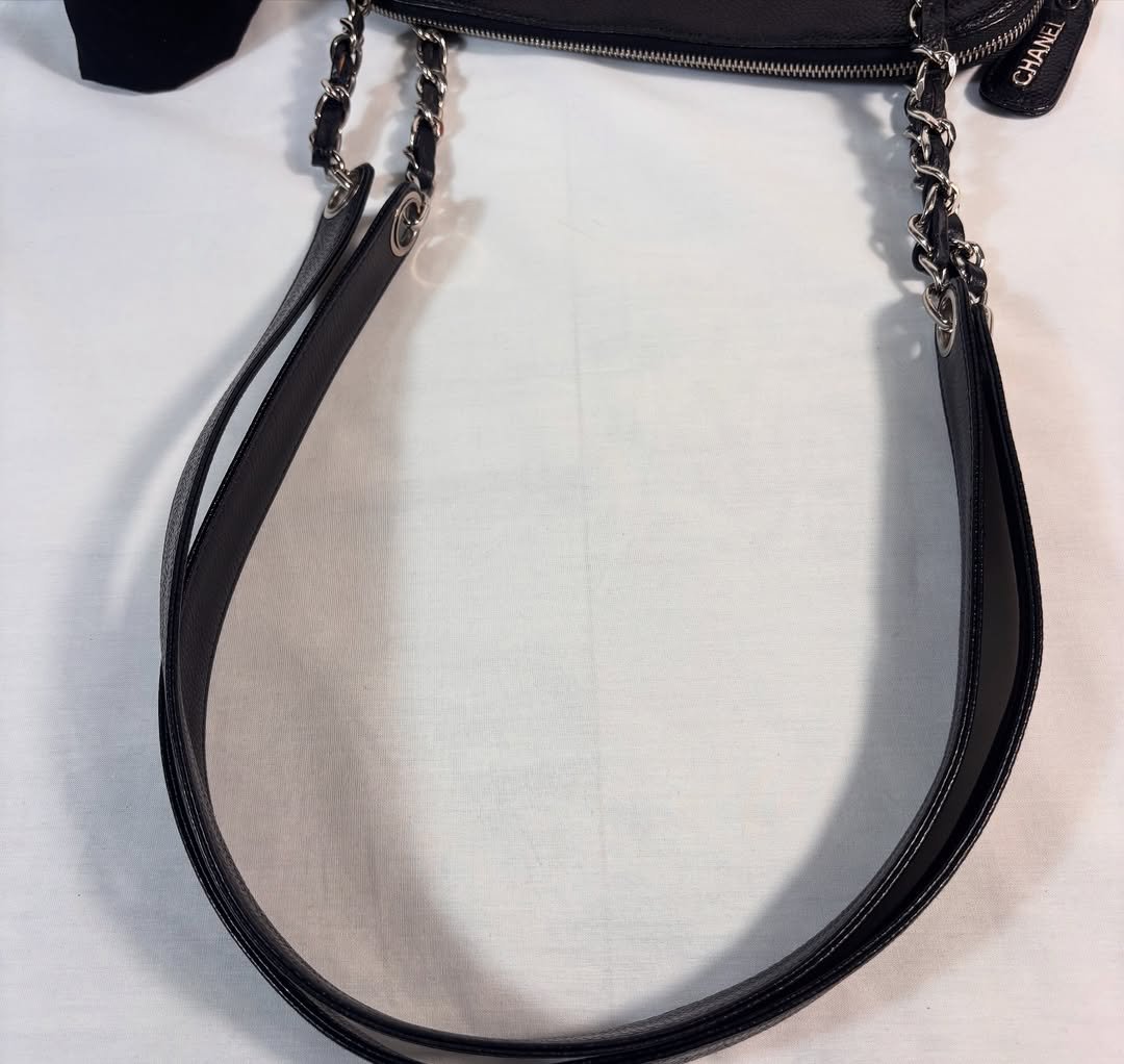 Gorgeous Vintage Logo Chain Tote Black - Image 3